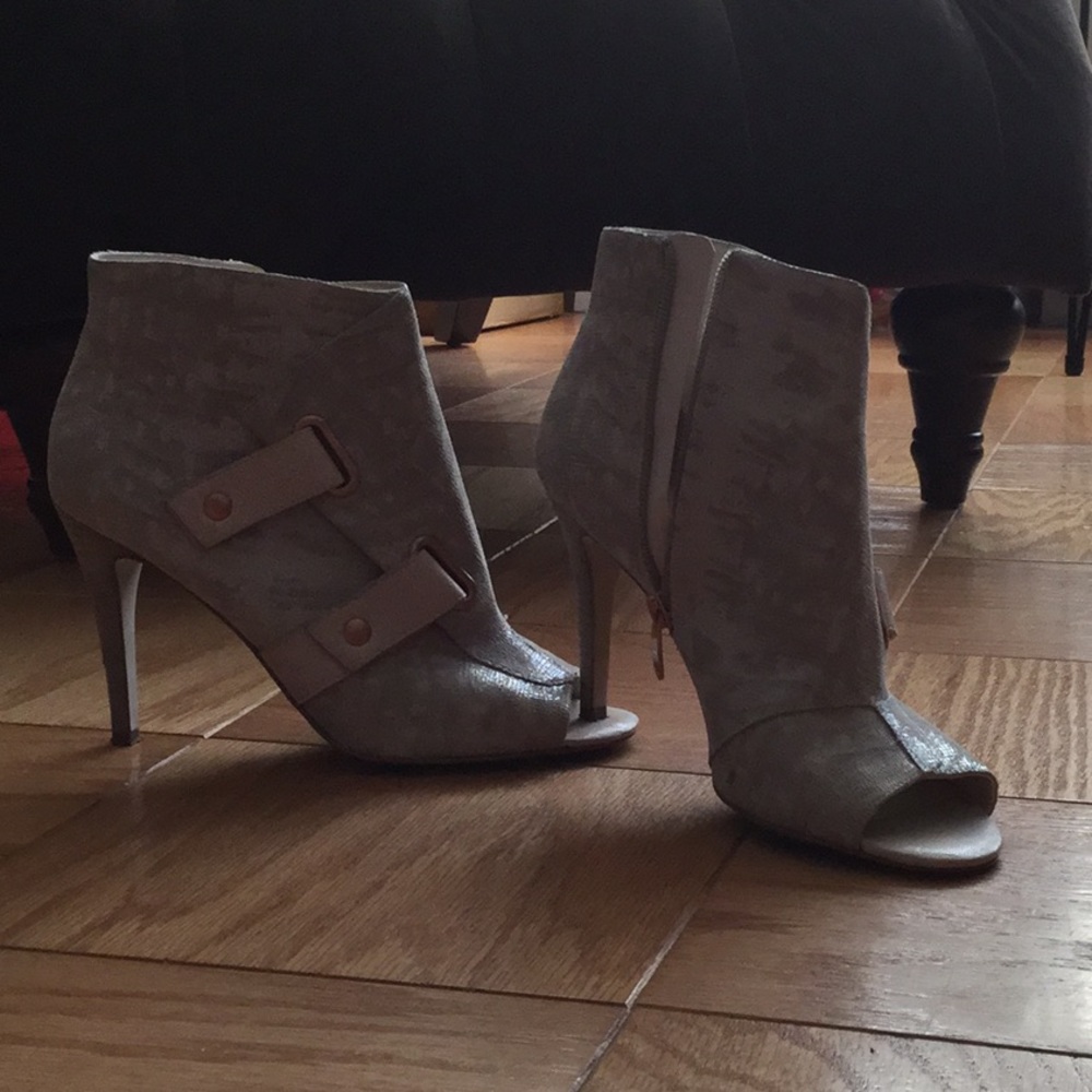 Shoes - Picture 2 of 3